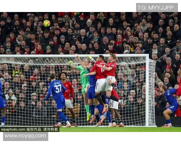 退役足球球星再度聚焦绿茵场引发球迷热议与情感共鸣 退役足球球星再度聚焦绿茵场引发球迷热议与情感共鸣